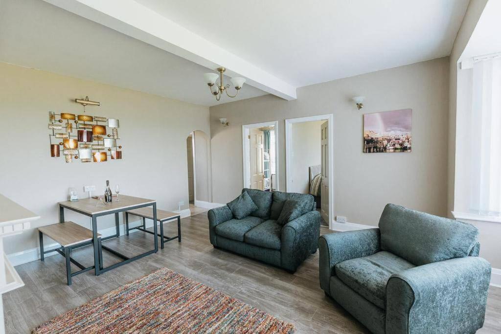 BEACHFRONT APARTMENT Ground Floor Apartment with Sea Views Next to the Beach Bridlington North Yorkshire — 4-Star Luxury Hotel in Bridlington, United Kingdom