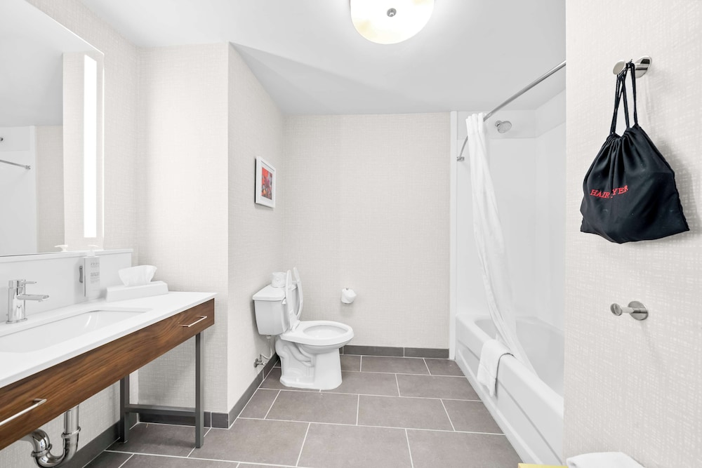 Hampton Inn Lincoln South Heritage Park - photo 30