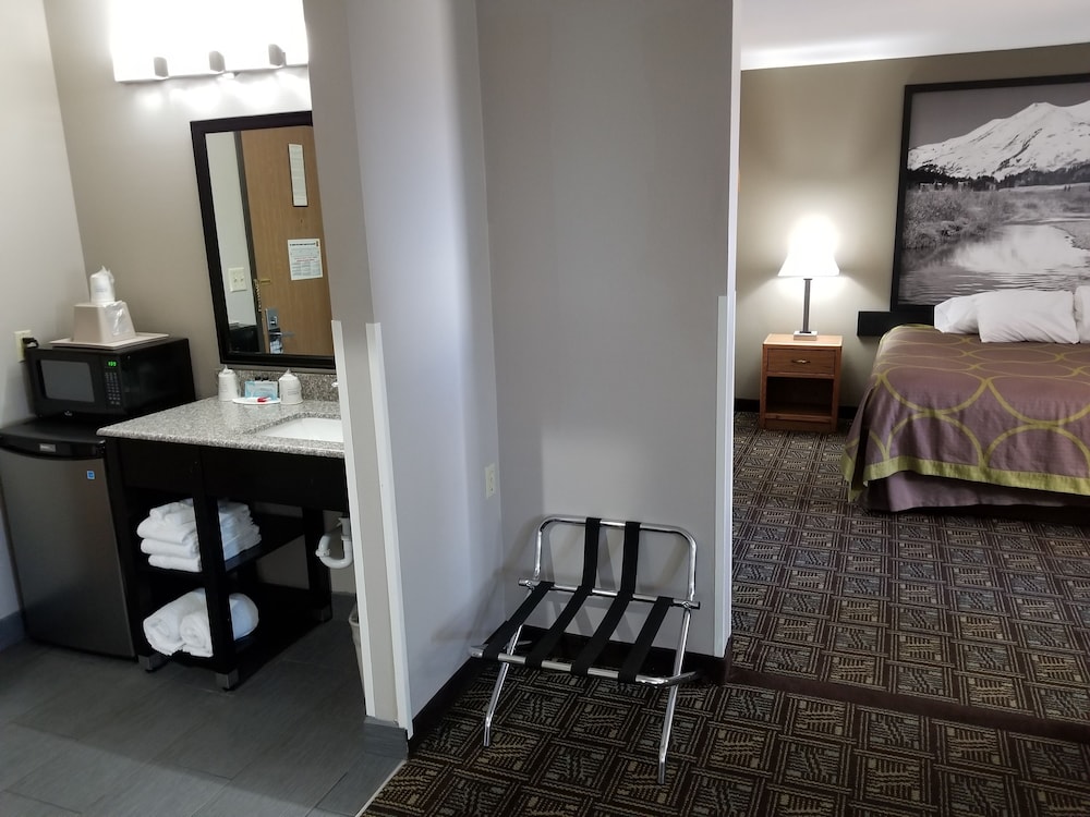 Super 8 by Wyndham Fort Collins - photo 7