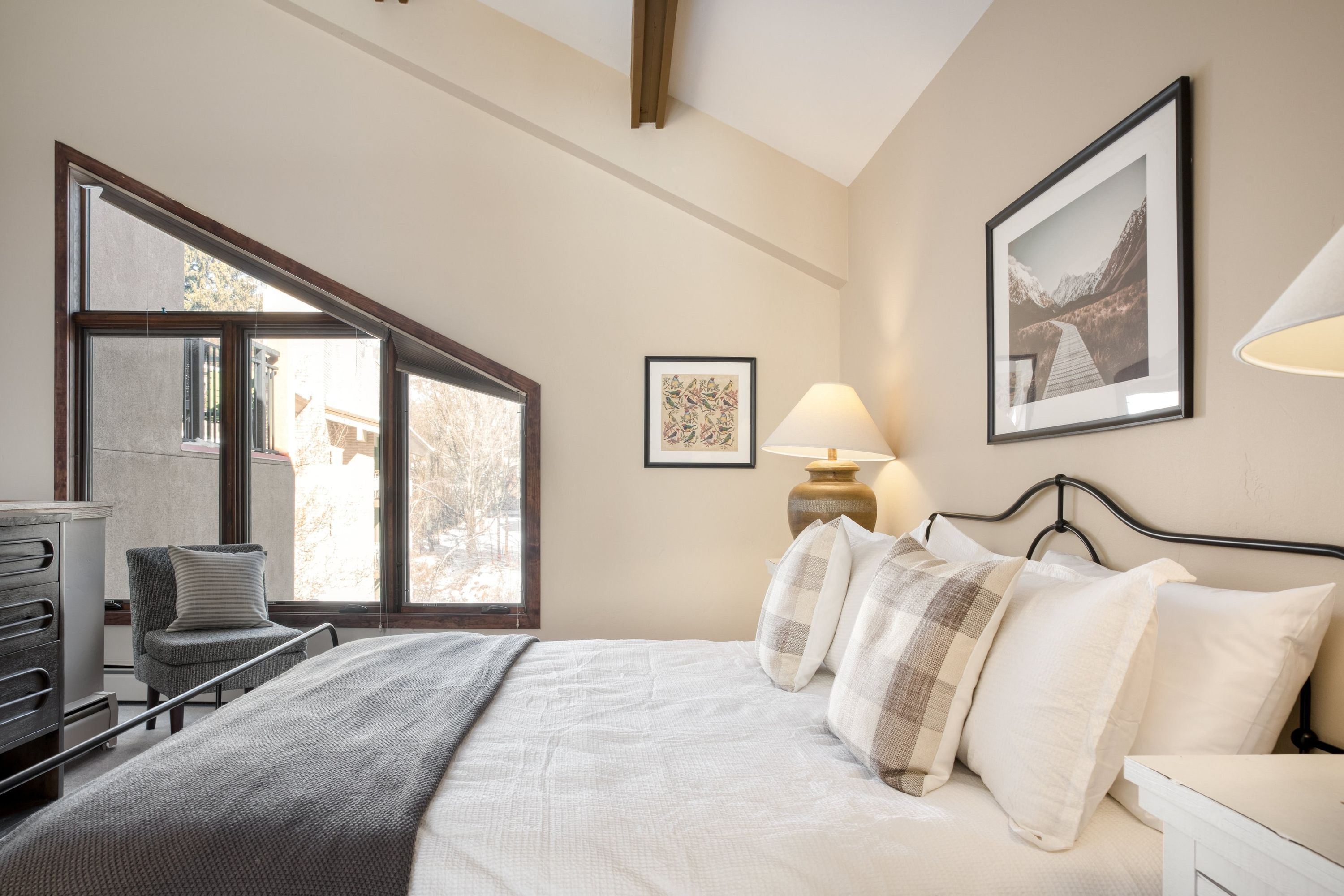 Cloud 9 by Avantstay Located at the Base of Vail Ski Resort w Community Pool & Hot Tub - photo 18