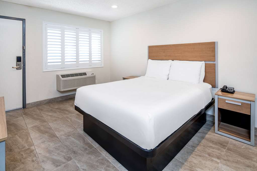 Super 8 by Wyndham Bakersfield CA - photo 22