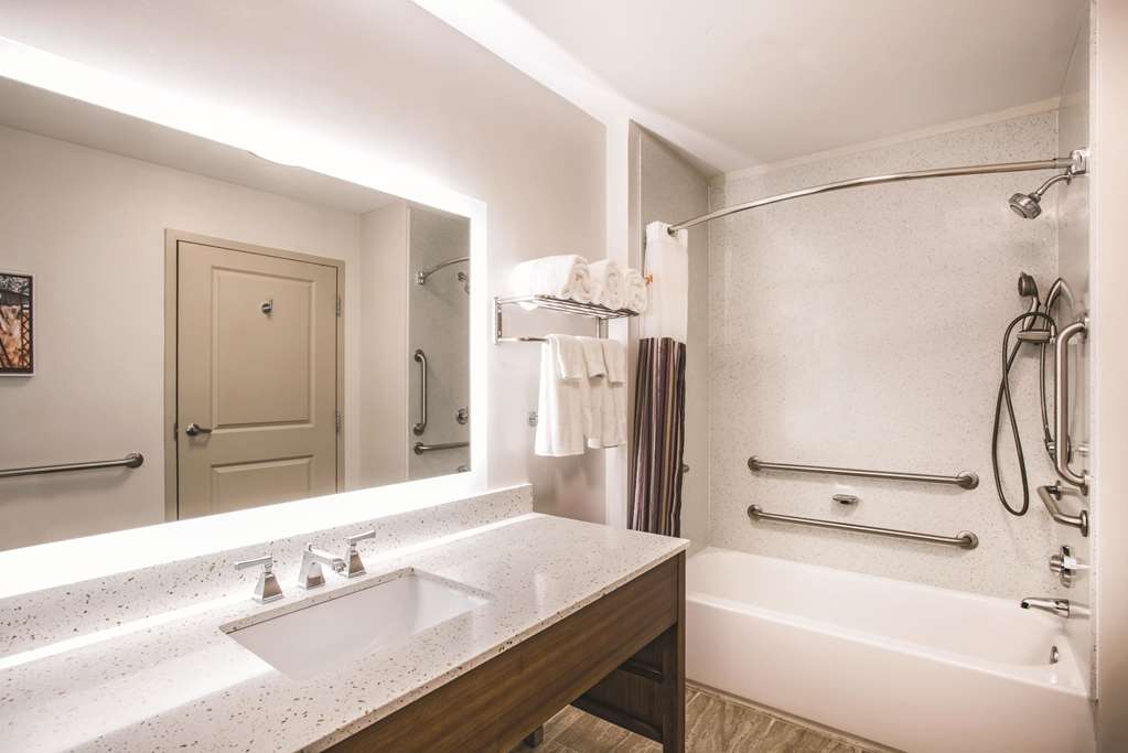 La Quinta Inn & Suites by Wyndham Chambersburg - photo 13