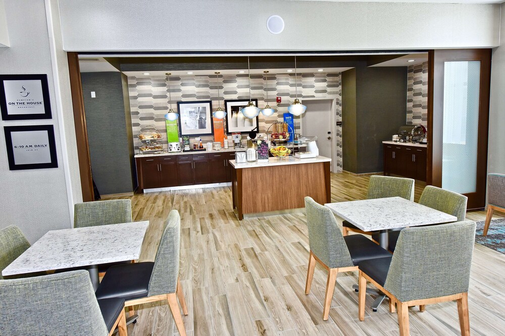 Hampton Inn Kirksville - photo 16
