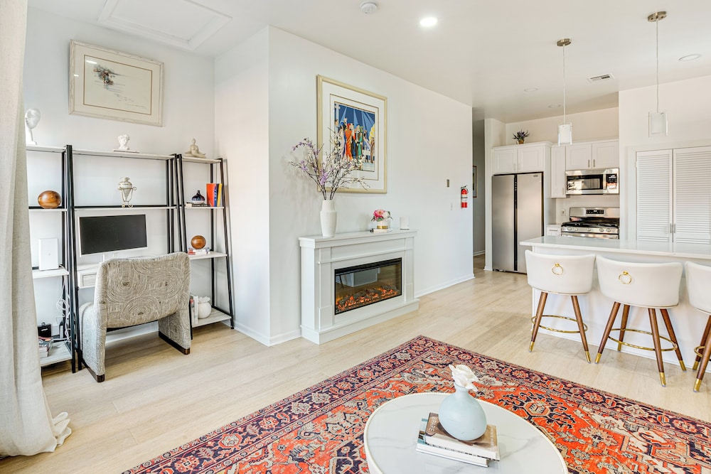 1 Mi to Prudential Center: Remote Work ready Apt — 4-Star Luxury Hotel in Newark, United States