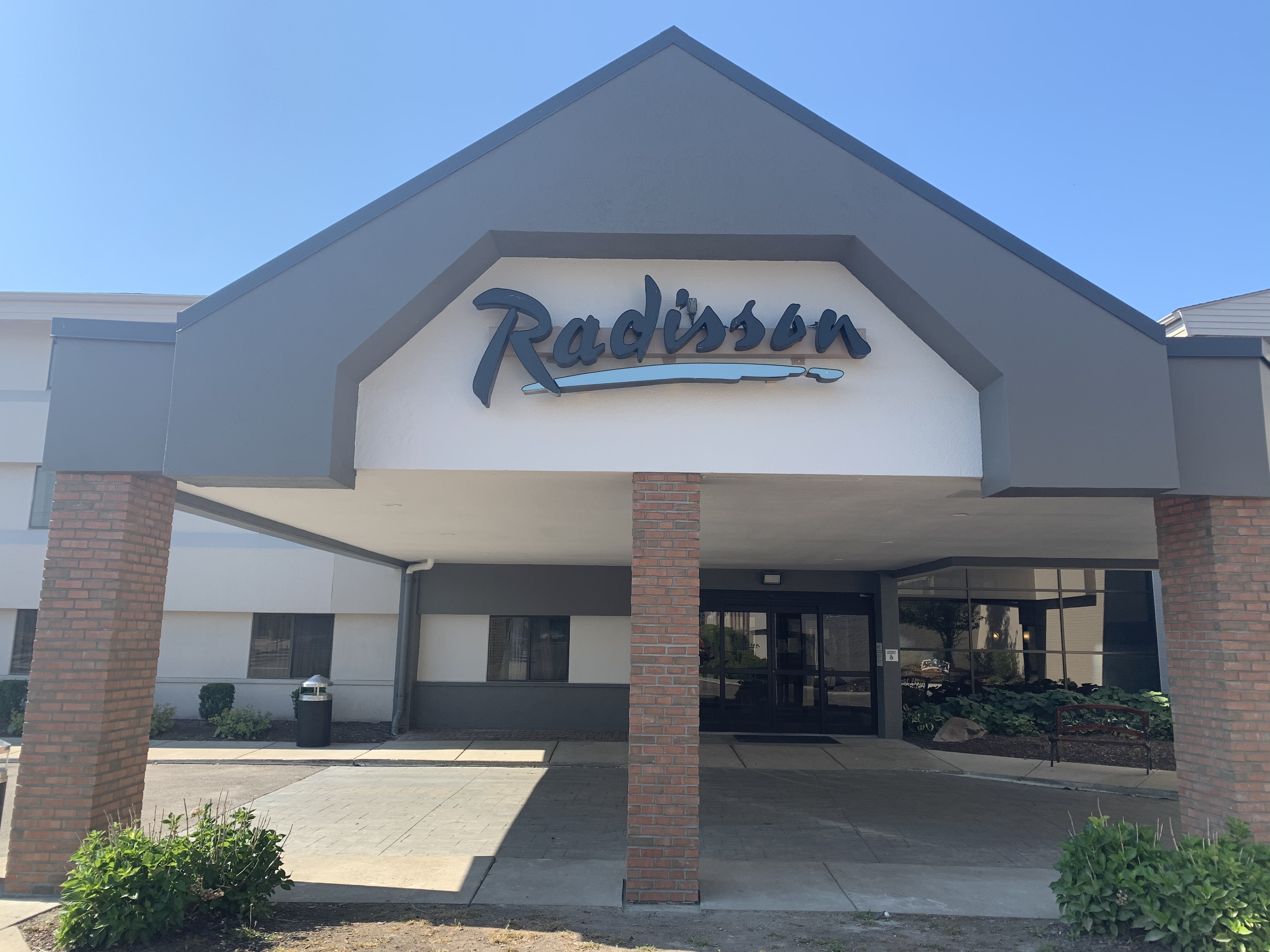 Radisson Hotel Detroit Farmington Hills - photo 2