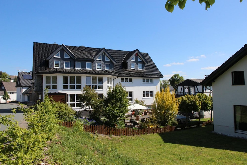 Pension & Ferienwohnung Schweinsberg — 4-Star Luxury Hotel in Medebach, Germany