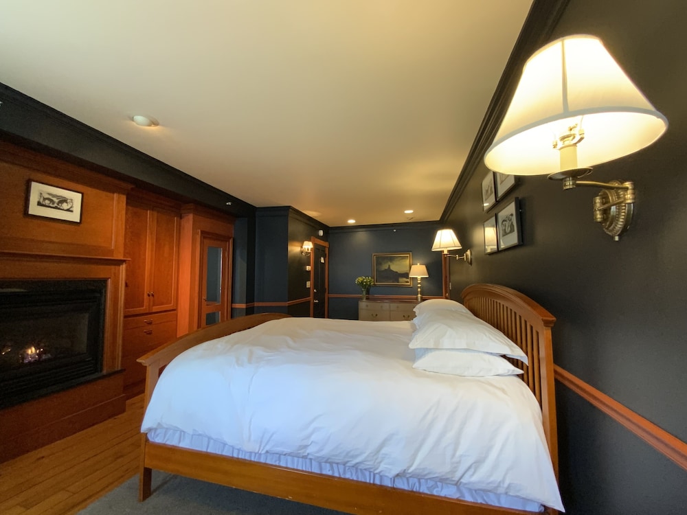 Four Columns Inn - photo 3