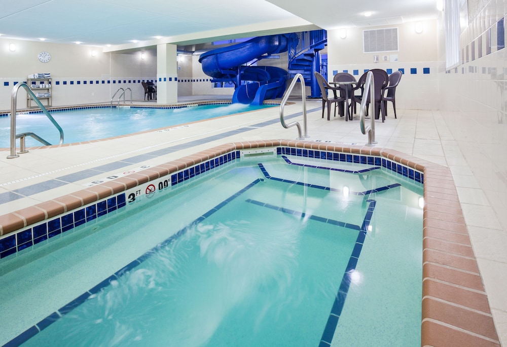 Holiday Inn Express Hotel & Suites Dickinson by IHG - photo 23
