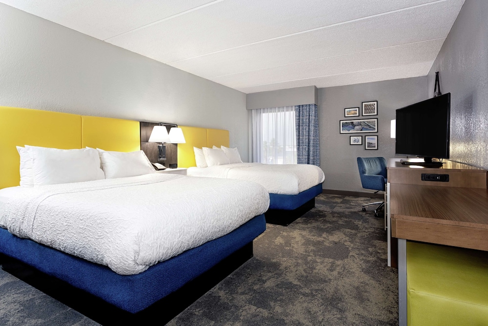 Hampton Inn Amelia Island at Fernandina Beach - photo 13