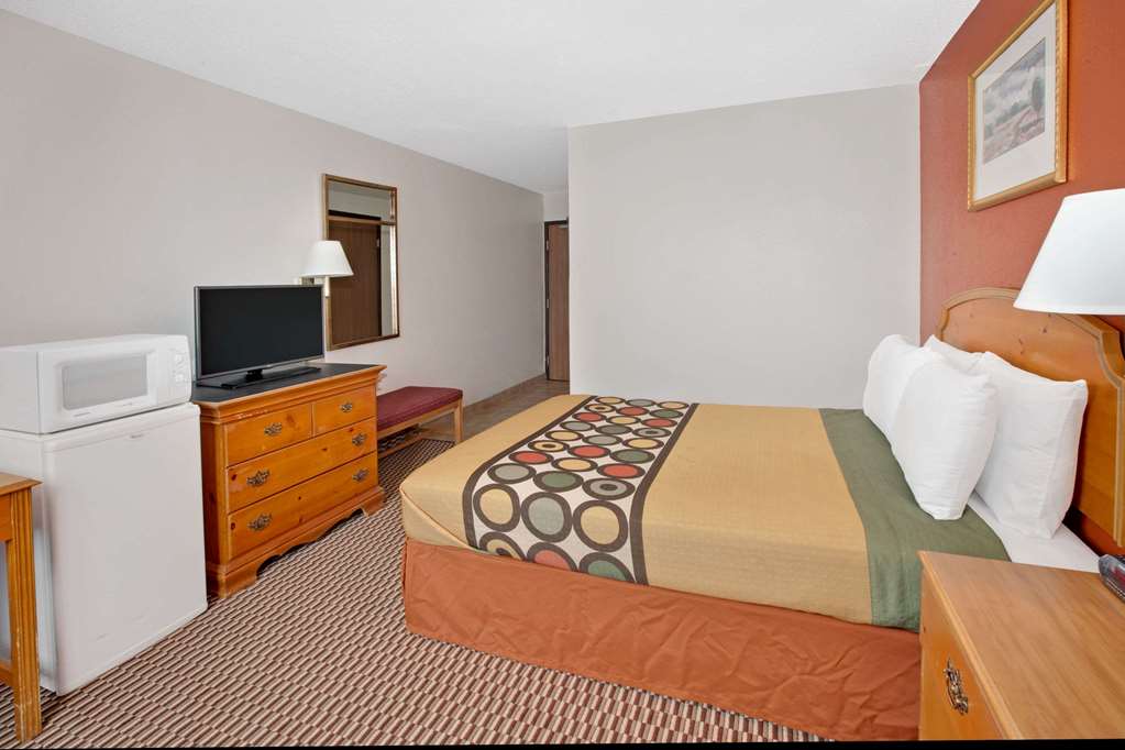 Super 8 by Wyndham Crystal Lake - photo 12