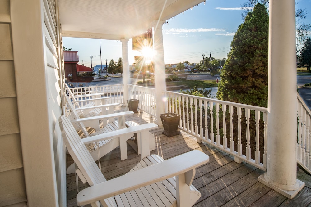OurGuest Inn and Suites Downtown - photo 20