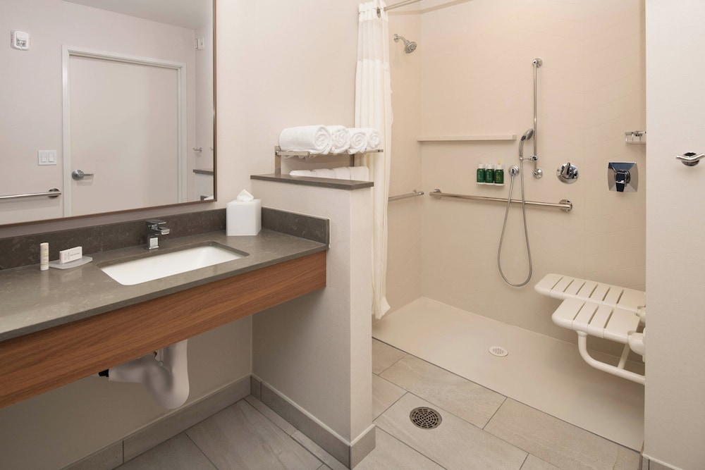 Fairfield Inn & Suites by Marriott Wenatchee - photo 13