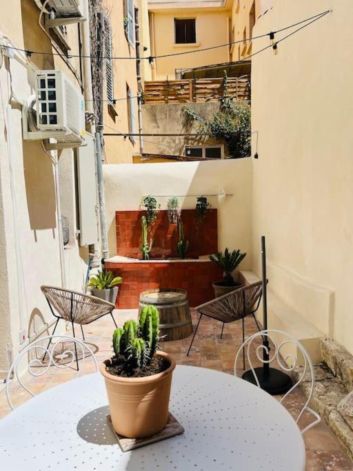 Studio D’exception Mourillon Clim & Plage a Pied in Toulon, France