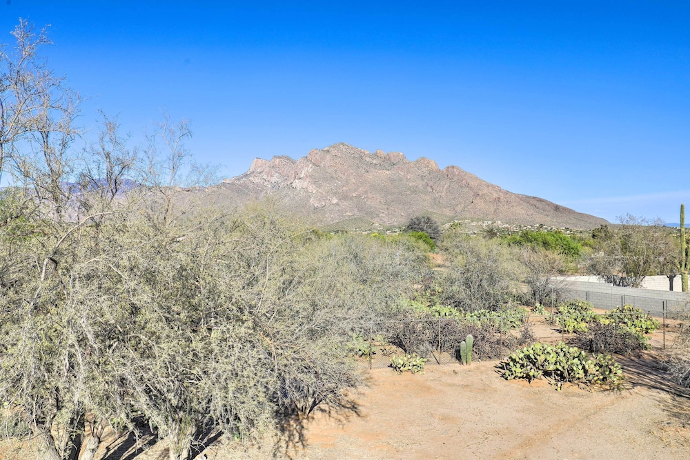Oro Valley Retreat w Pool Spa & Rooftop Views - photo 22