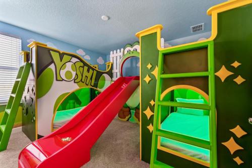 Lakefront 8BR Super Resort Pool Home Near Disney — 4-Star Luxury Hotel in Davenport, United States