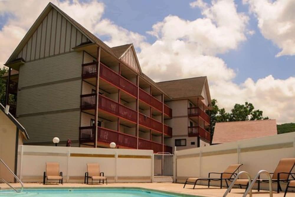 Days Inn by Wyndham Waynesville NC - photo 14