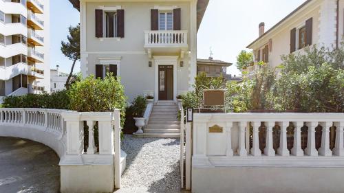 Villa Corona 8 Emma Villas — 4-Star Luxury Hotel in Cattolica, Italy