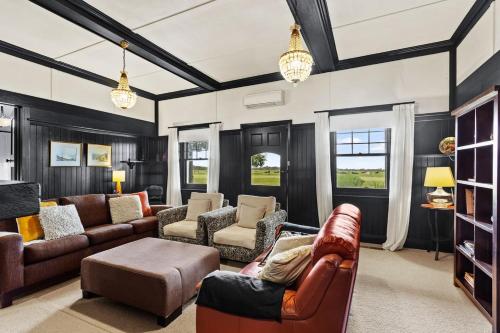 Farmhouse Charm Coastal Comforts and Country Views — 4-Star Luxury Hotel in Cowes, Australia