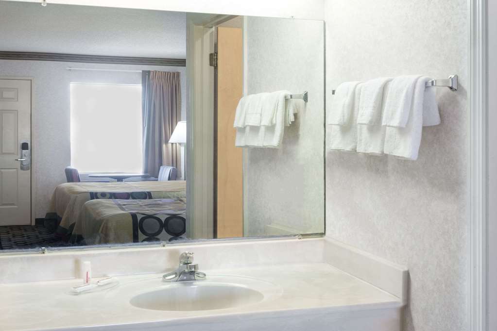 Super 8 by Wyndham Ashburn - photo 8