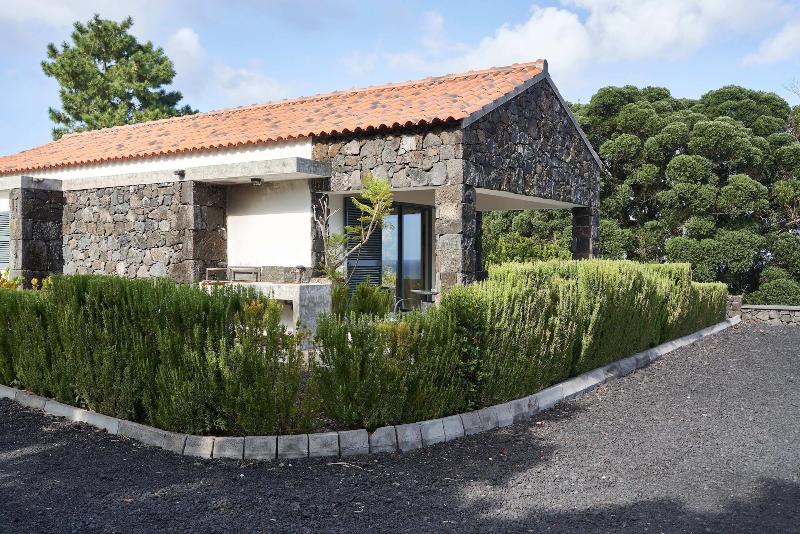 Villa 4 Seasons — 4-Star Luxury Hotel in Sao Roque Do Pico, Portugal