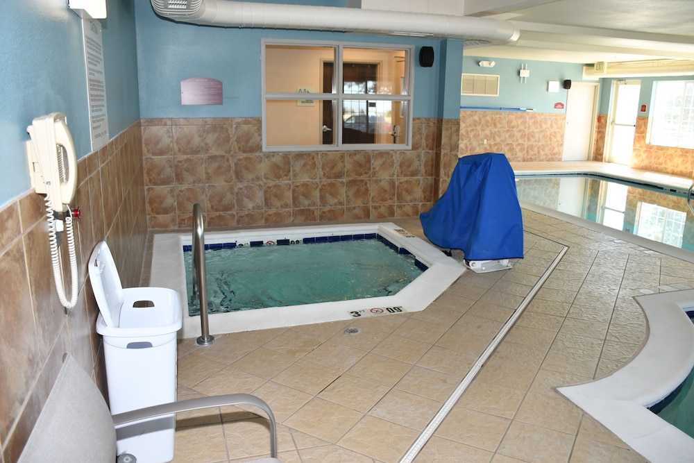 Holiday Inn Express & Suites Evanston By IHG - photo 45