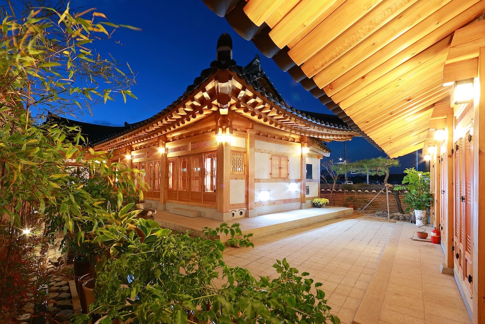 Wiyeonjae Hanok Stay - carbon neutral hotel in Gyeongju