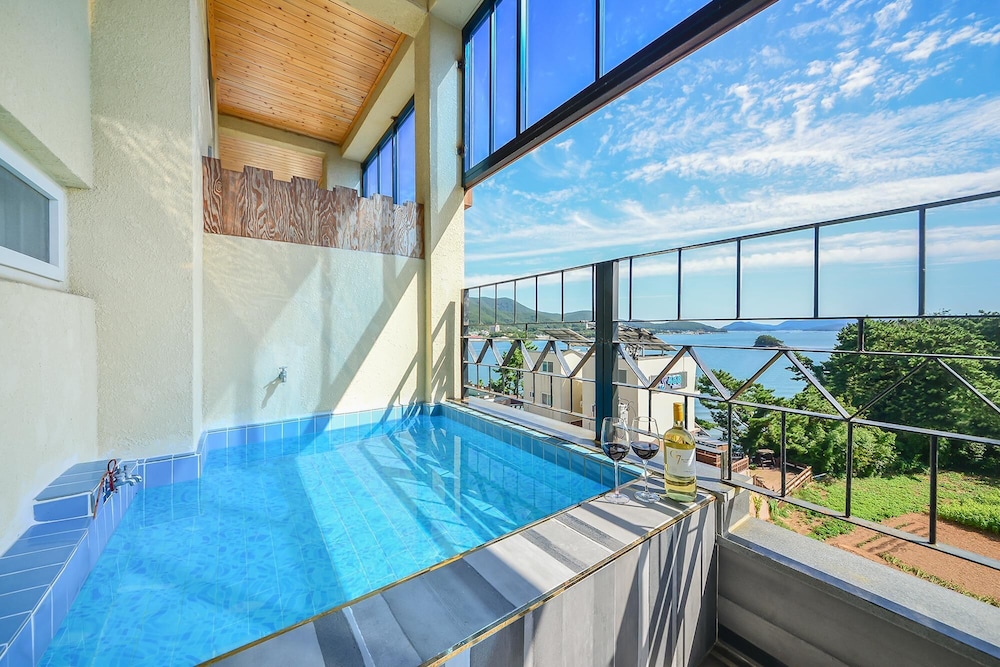 Tongyoung Seychelles Poolvilla - last minute hotel in Busan