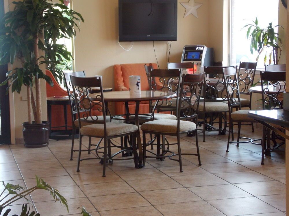 Travelodge San Antonio Downtown - photo 33