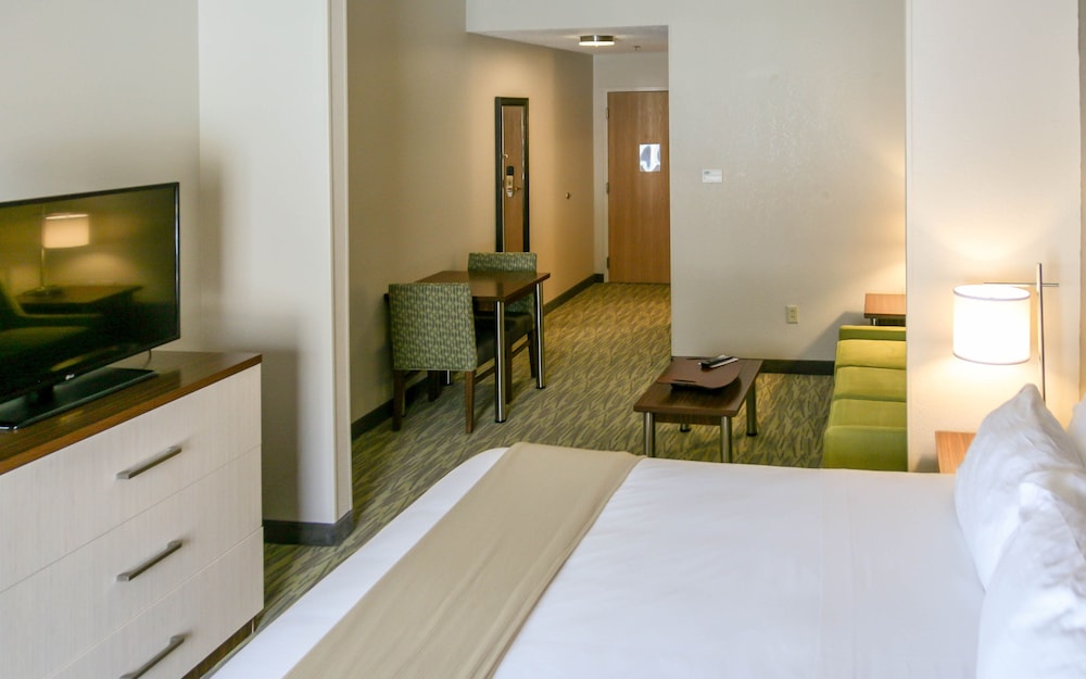 Holiday Inn Express & Suites Vicksburg by IHG - photo 6
