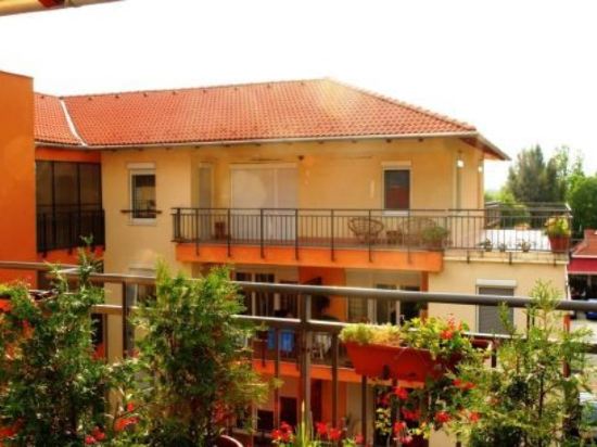 Cserkeszölö Apartmanház — hotel in Cserkeszolo