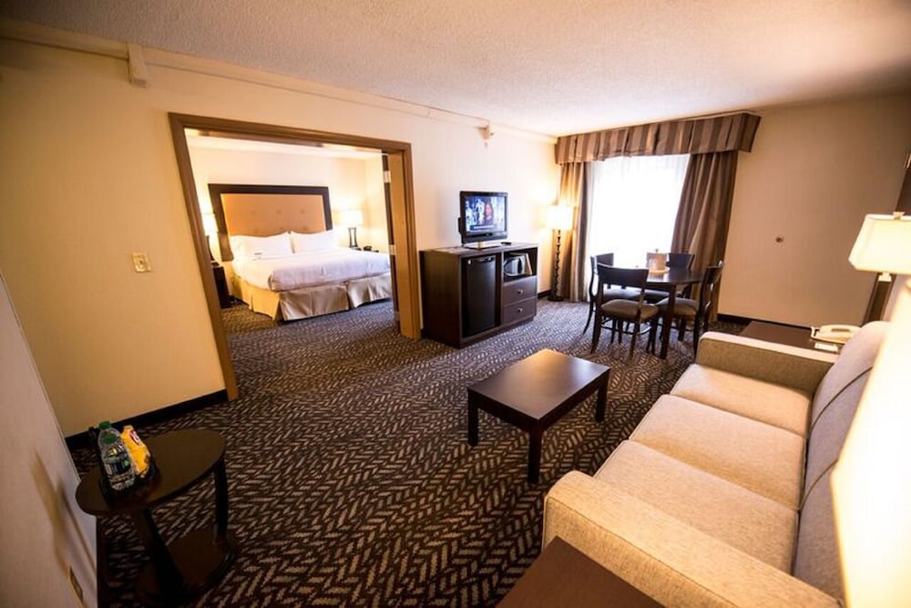 Wyndham Grand Executive Center Little Rock Airport - photo 10