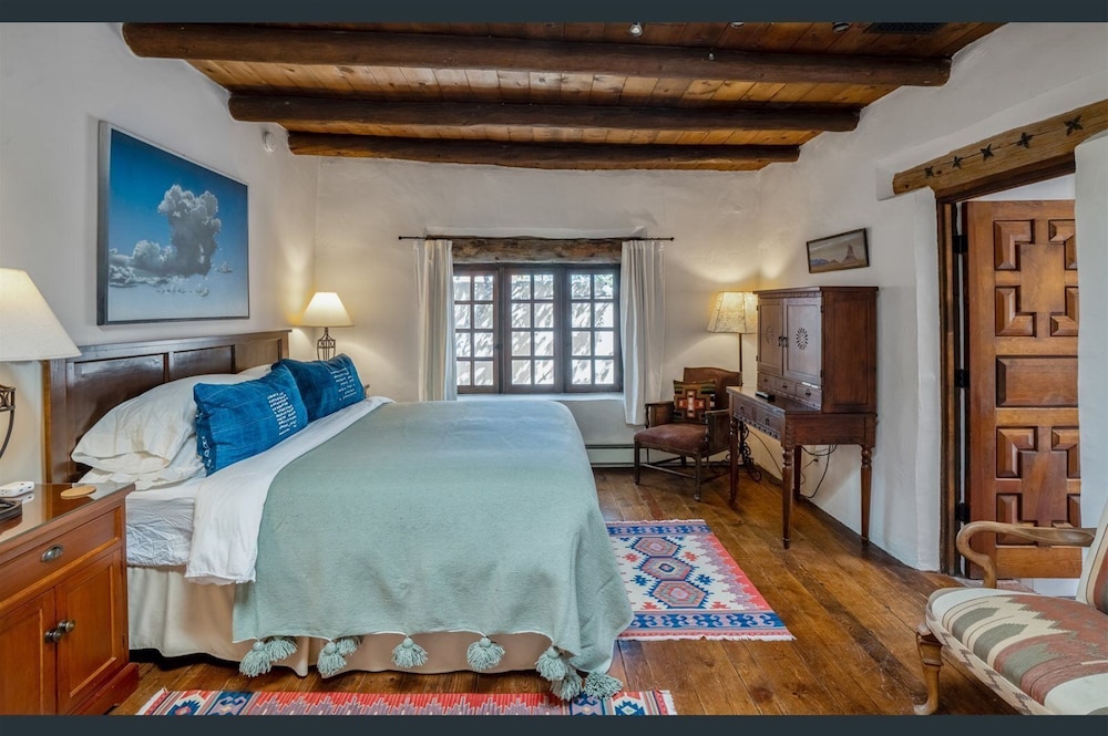 Garcia St. Adobe Historic District Close to Canyon Road Three Master Bedrooms Great Outdoor Space - photo 60