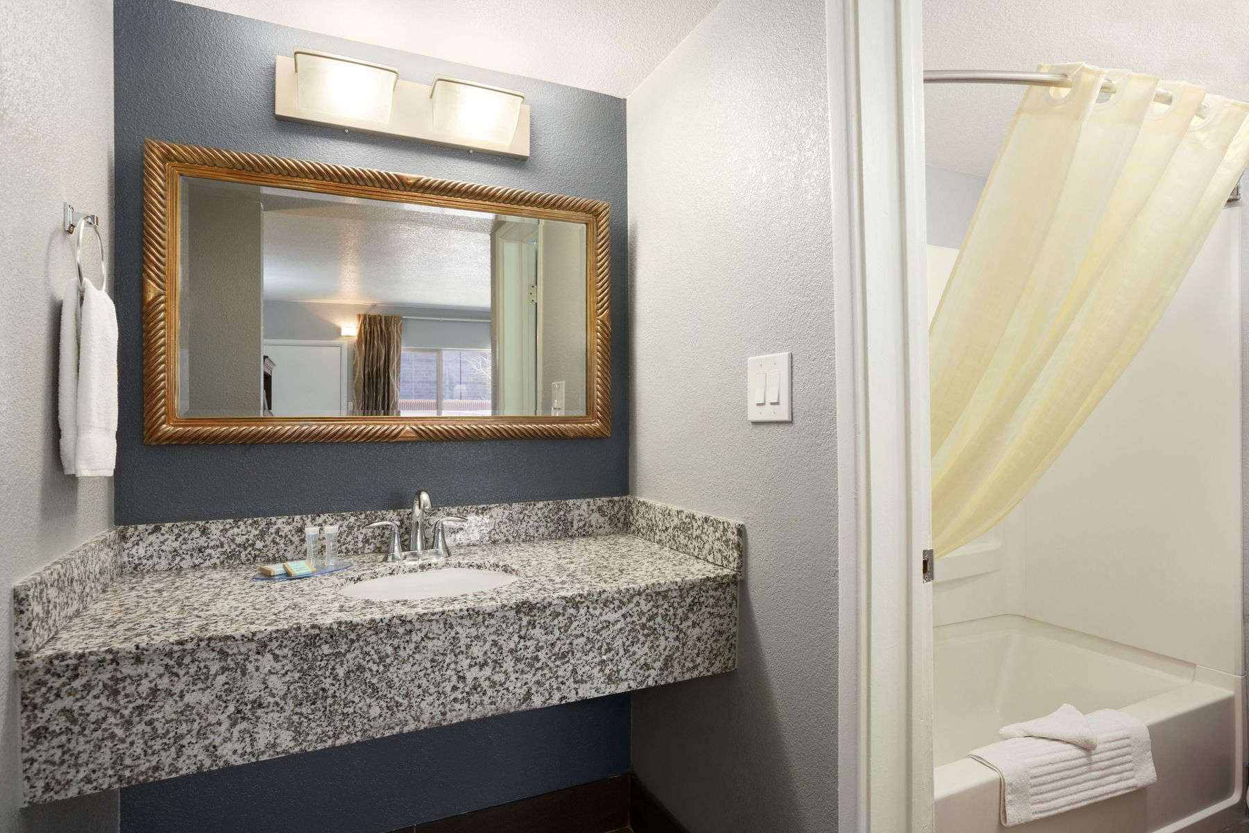 Travelodge by Wyndham Flagstaff Near I 40 - photo 15