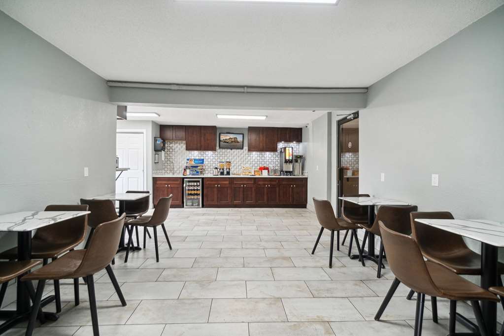 Super 8 by Wyndham Kenosha Pleasant Prairie - photo 23