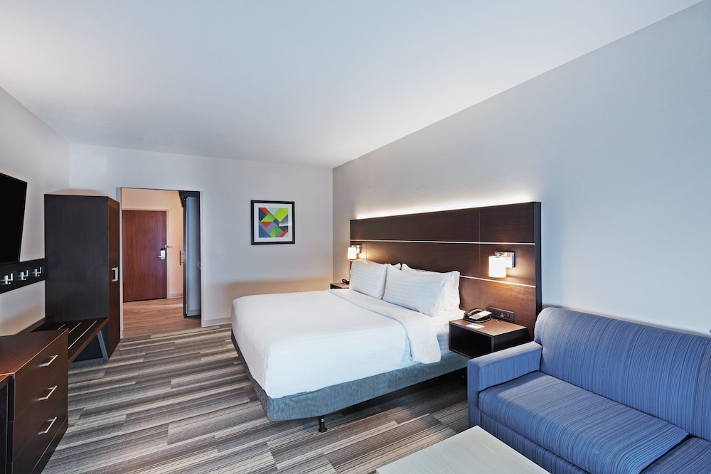 Holiday Inn Express & Suites Coffeyville by IHG - photo 9