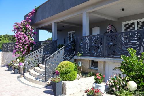 Villa Dalmatia with pool — 4-Star Luxury Hotel in Posedarje, Croatia