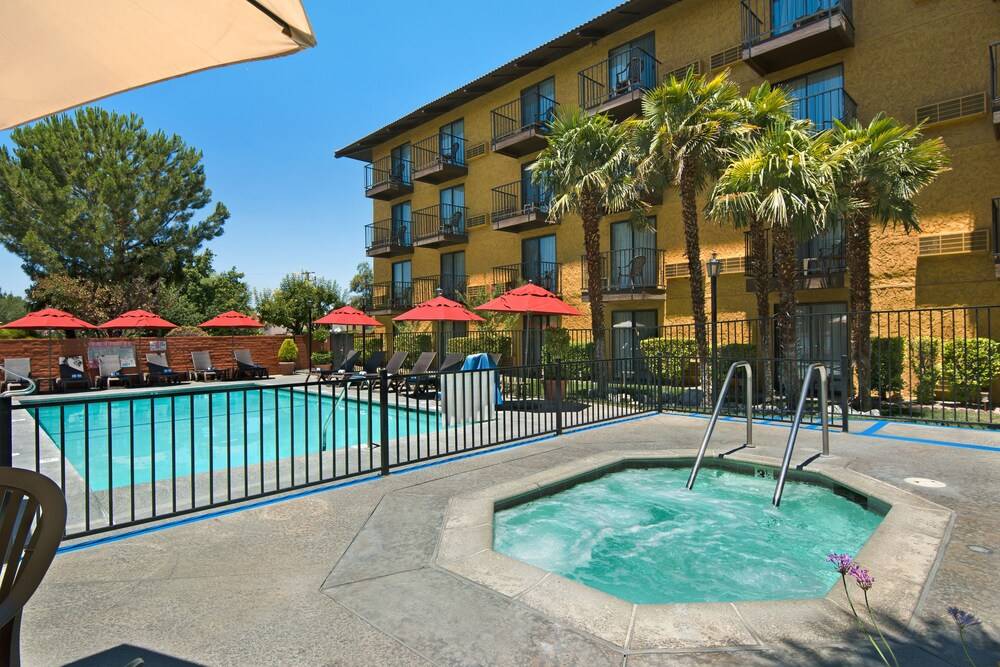 Oxnard Inn Lancaster - photo 35