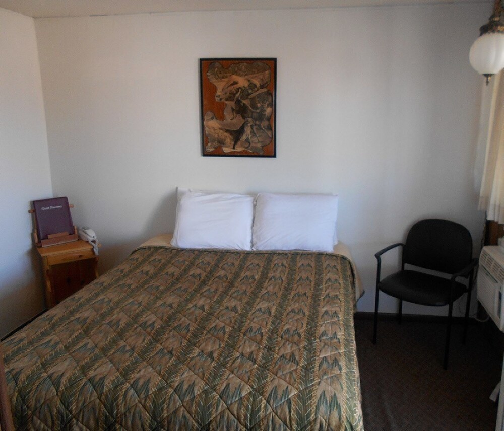 Super Saver Inn - photo 6