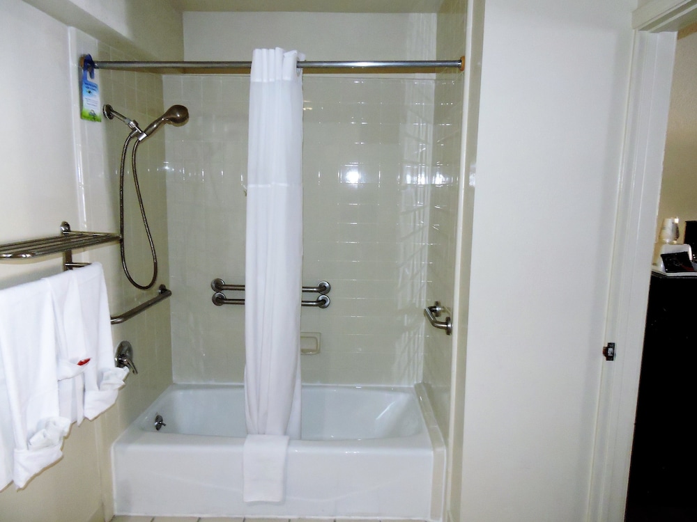 Mission Inn and Suites - photo 23