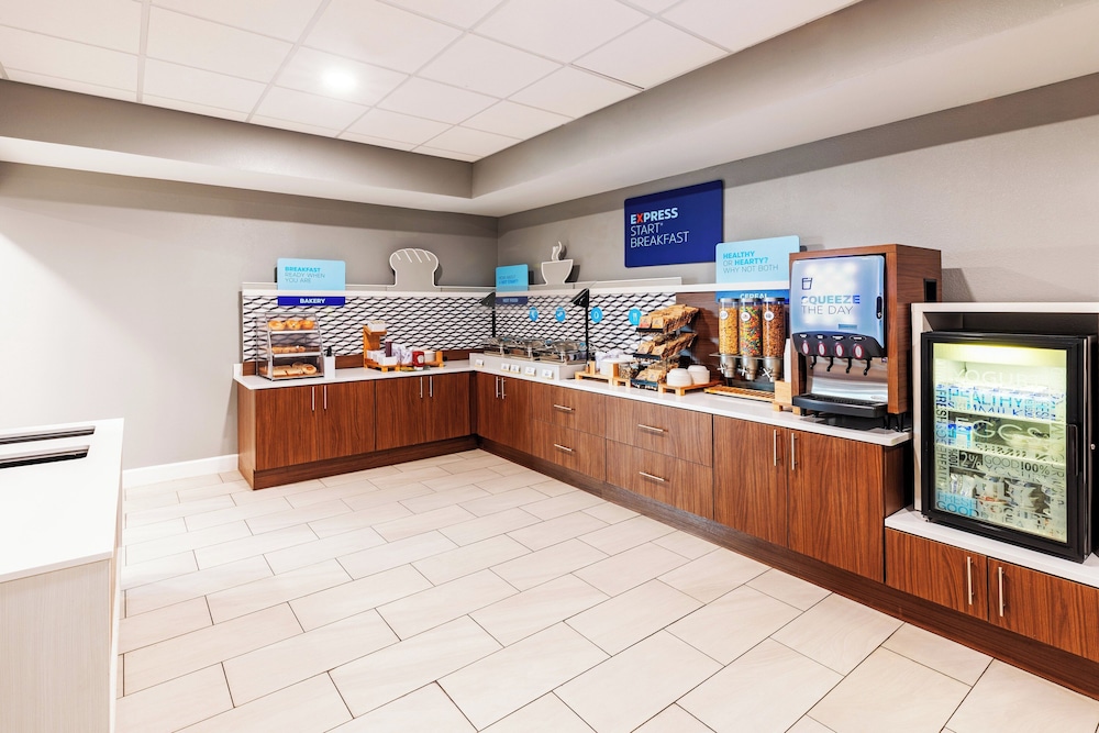 Holiday Inn Express & Suites Del Rio by IHG - photo 64