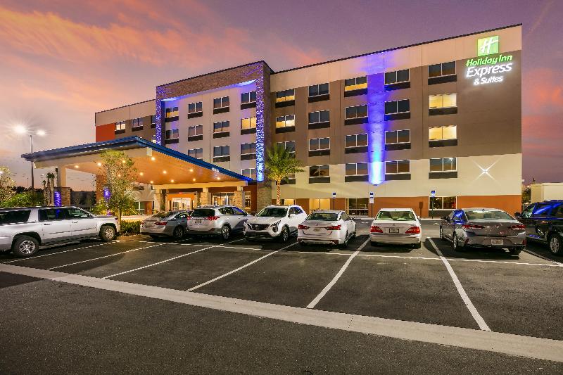 Holiday Inn Express Jacksonville Town Center - photo 3