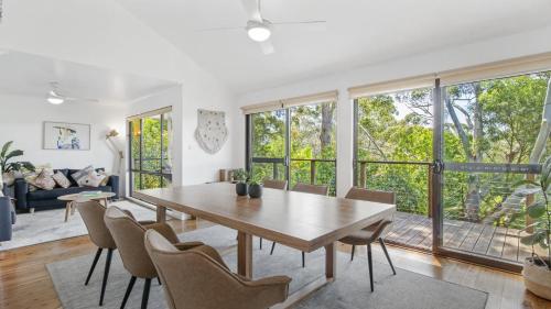 Leafy Family Beach Retreat Accom Holidays — hotel in Copacabana