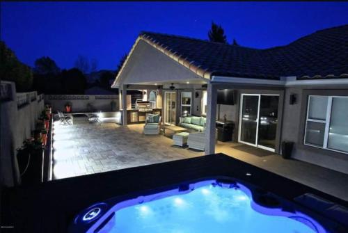 Stunning Views Hot Tub Prime Location in Sedona, United States