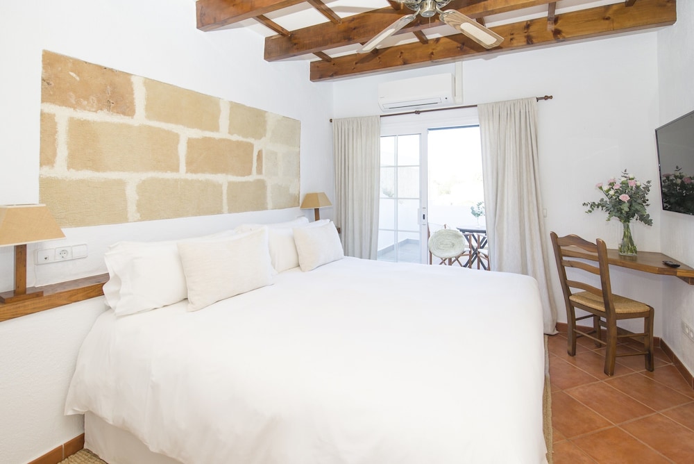 Agroturismo Llucmaçanes Gran - carbon neutral hotel in Mao
