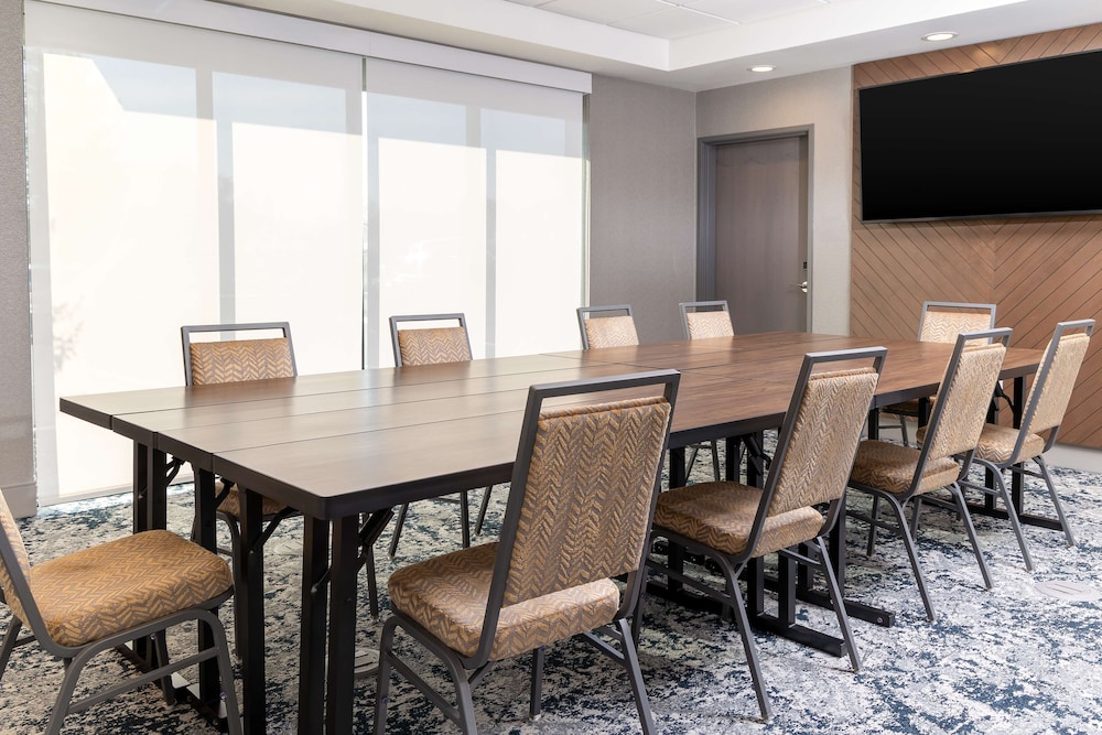 Hampton Inn & Suites by Hilton Santa Rosa Sonoma Wine Country - photo 46