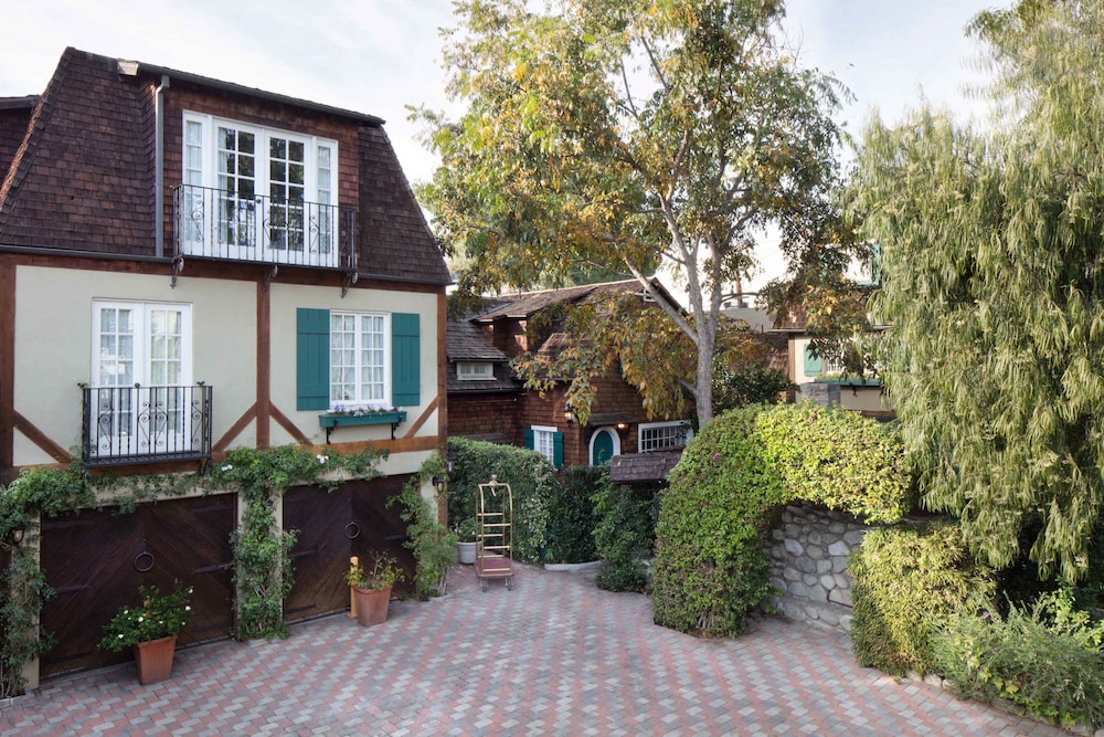 The Charlie West Hollywood — 4-Star Luxury Hotel in Los Angeles, United States