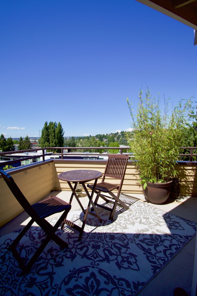 Comfort and Grace on Queen Anne Hill - photo 14