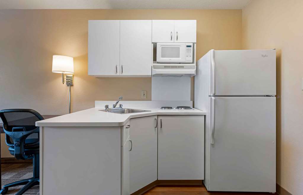 Extended Stay America Select Suites Chicago Hanover Park - photo 10