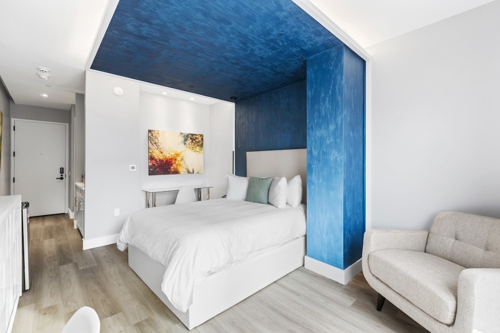 Global Luxury Suites at The Arches - photo 25