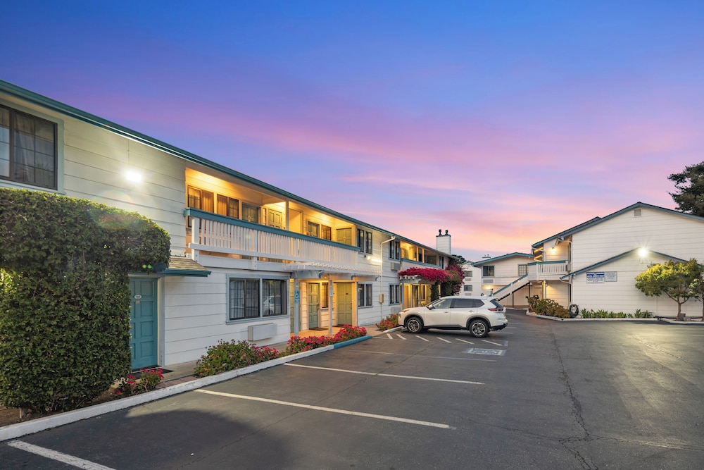 Arbor Inn Monterey - photo 42
